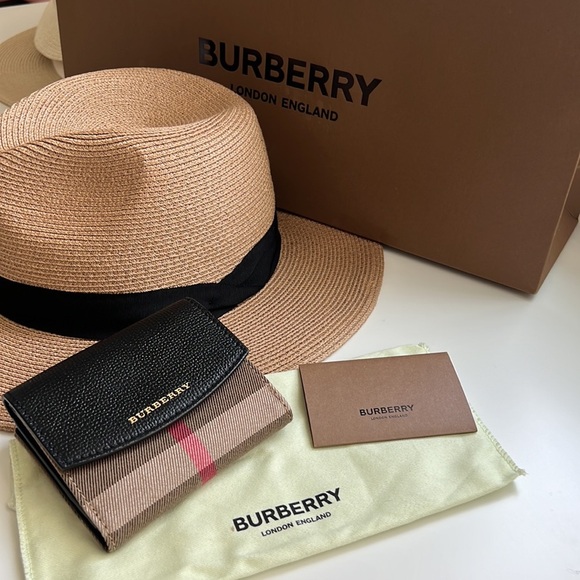 Burberry Leather Wallet - Picture 3 of 16